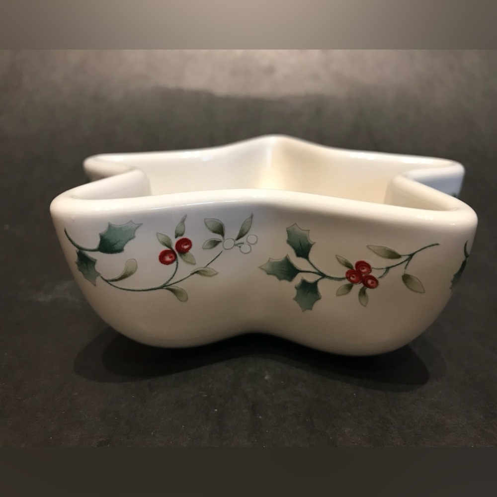 Pfaltzgraff Winterberry Star Bowl